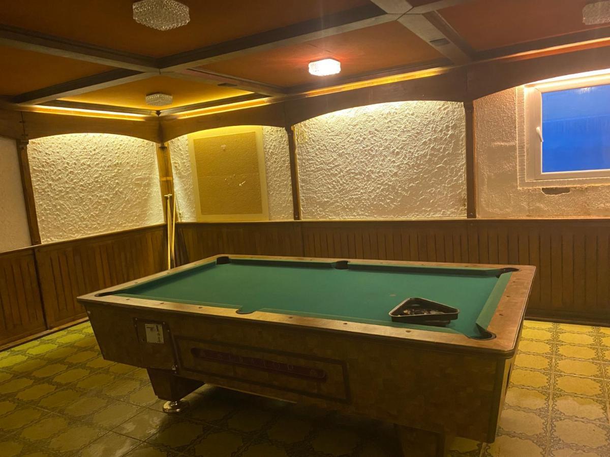Hotel-Restaurant Theis-Muehle Biersdorf Buitenkant foto