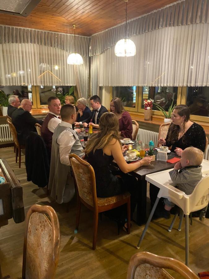 Hotel-Restaurant Theis-Muehle Biersdorf Buitenkant foto